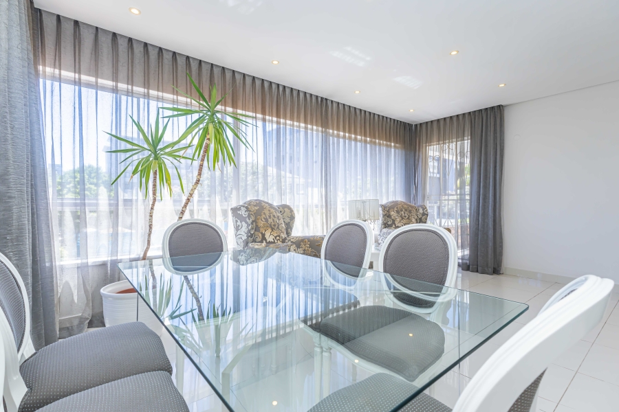 2 Bedroom Property for Sale in Sea Point Western Cape